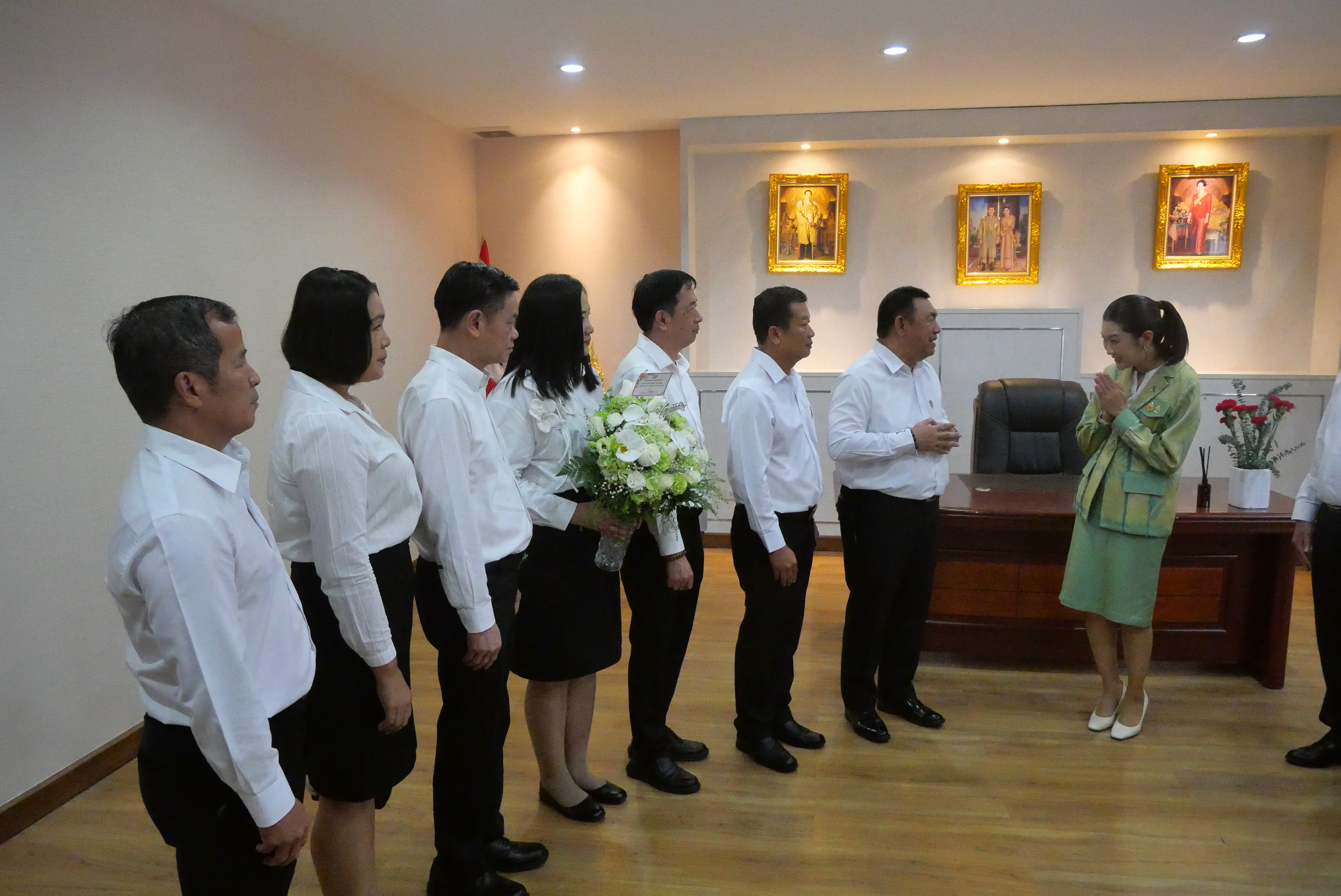 title - คณะผู้บริหาร ส.ป.ก. ร่วมแสดงความยินดีในโอกาสเข้ารับตำแหน่งของรัฐมนตรีว่าการกระทรวงเกษตรและสหกรณ์ และรัฐมนตรีช่วยว่าการกระทรวงเกษตรและสหกรณ์ 